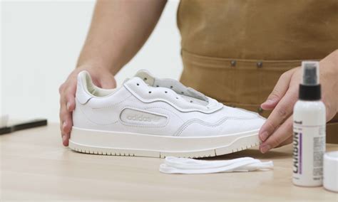 Witte sneakers schoonmaken met dit 6 